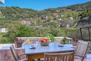 Stone house for relaxation in Elos