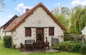 Nice Home In Savigne-Sous-Le-Lude