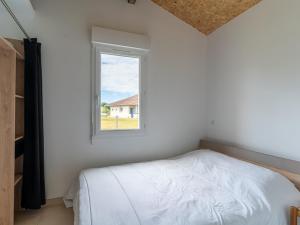 Maisons de vacances Maison de 40m² a Biscarrosse - Proche lac, pistes cyclables, plage - Accueille 4 pers. - Animaux OK - FR-1-319-484 : photos des chambres
