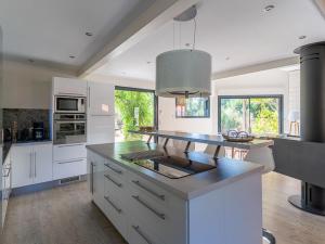 Villa familiale 10 pers. à Biscarrosse avec piscine chauffée, près du lac et des pistes cyclables - FR-1-319-488