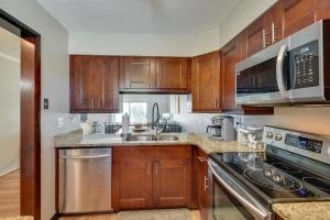 Florida Getaway - Balconies, Grill and Near Beaches!