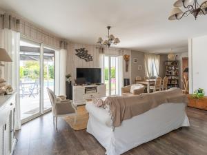 Maison à Mimizan avec piscine, 4 personnes, proche lac, activités à proximité - FR-1-50-102