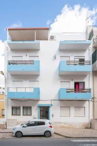 Casa Oliveira - Sunny 2-Bed Retreat Steps from the Beach