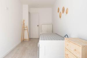 Casa Oliveira - Sunny 2-Bed Retreat Steps from the Beach