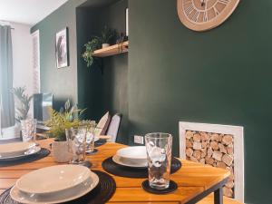 Coronation House by Solace Stays