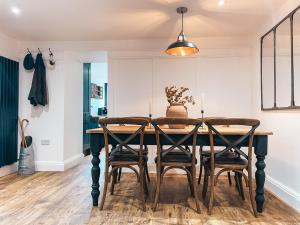 Falls Cottage by Solace Stays