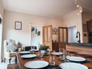 Ty-Fry House, by Solace Stays