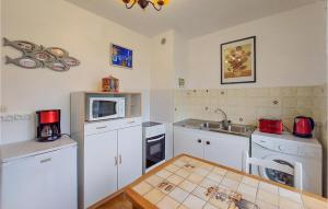 Appartements Amazing Apartment In Cosne-cours-sur-loire With Wifi : photos des chambres