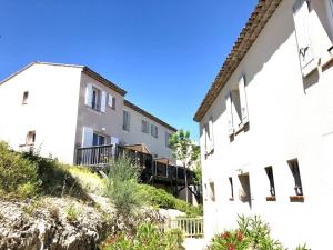 Maisons de vacances Maison de Vacances en Provence avec Piscine, Golf a Proximite, Fibre et Linge Haut de Gamme - FR-1-658-9 : photos des chambres