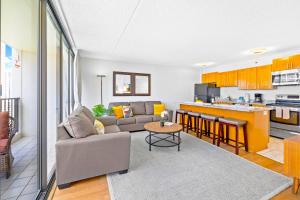 1BR with Stunning Ocean Views, Near Beach & Parking