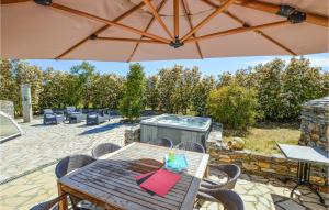 Maisons de vacances Stunning Home In Linguizetta With Wifi, 4 Bedrooms And Swimming Pool : photos des chambres