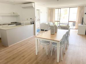 Merrima Court Unit 14 Kings Beach QLD