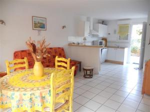 Maisons de vacances Maison Soulac-sur-Mer, 3 pieces, 4 personnes - FR-1-648-56 : photos des chambres