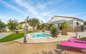 Maisons de vacances Awesome Home In Meschers-sur-gironde With Wifi, Private Swimming Pool And 2 Bedrooms : photos des chambres