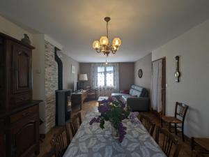 Maisons de vacances Gite Pouligny-Saint-Martin, 6 pieces, 10 personnes - FR-1-591-417 : photos des chambres