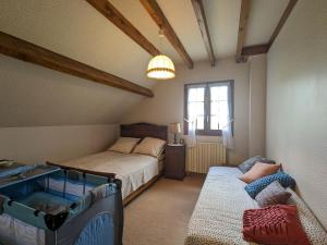 Maisons de vacances Gite Pouligny-Saint-Martin, 6 pieces, 10 personnes - FR-1-591-417 : photos des chambres