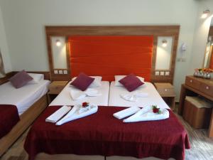 Niki Studios Sea - Front