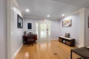 Fountain of Youth House - Scenic Downtown Retreat