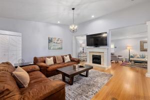 Fountain of Youth House - Scenic Downtown Retreat