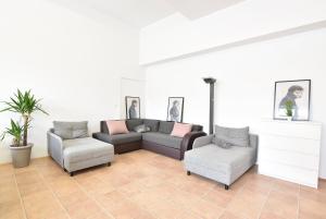 Huge Apartment in Awesome Location with parking