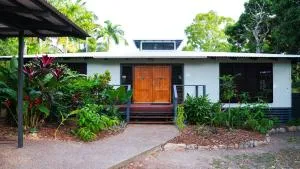 Picnic House, Luxurious Tropical House - Nelly Bay
