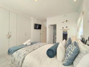 Villa Mintos - 4 bed 3 bath, Pool, 750m to Robberg 5 Beach