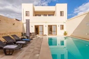 Nadurin, Large Villa 7 Bedrooms - 2 Pools - Happy Rentals - Taʼ Sardina