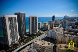 Penthouse Ocean Front View Mansion in Sky Corner