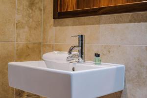 Host & Stay - Waterfront View