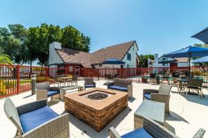 Metro Extended Stays Phoenix - Downstairs Studio - Sleeps 4