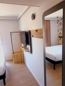 Hotels greet hotel Castets Coeur des Landes : Chambre Pop avec Lit Double ou 2 Lits Simples