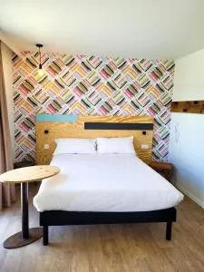 greet hotel Castets Coeur des Landes - 卡斯泰