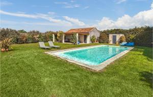 Maisons de vacances Lovely Home In Pernes-les-fontaines With Kitchen : photos des chambres
