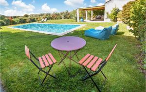 Maisons de vacances Amazing Home In Pernes-les-fontaines With Outdoor Swimming Pool, Wifi And 1 Bedrooms : photos des chambres