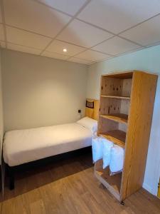 Hotels greet hotel Castets Coeur des Landes : Chambre Standard avec 1 Lit Double et 2 Lits Simples