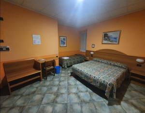Triple Room room in Hotel Azalea