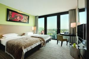 Twin Room with Harbour View room in Hyatt Regency Dusseldorf