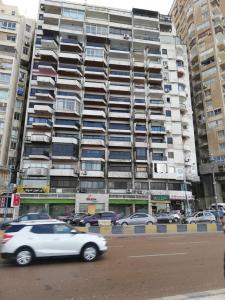 شقة فندقية علي البحر مباشرة بجليم