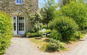 Maisons de vacances Stunning home in Monthuchon with 4 Bedrooms and WiFi : photos des chambres