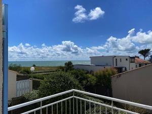Appartement à deux pas de la plage avec balcon-terrasse - FR-1-336-112