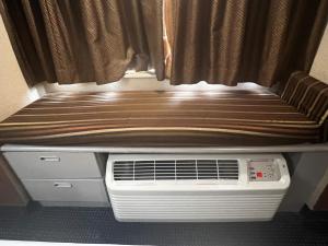 Queen Room with Two Queen Beds - Non-Smoking room in Microtel Inn & Suites by Wyndham Houston/Webster/Nasa/Clearlake