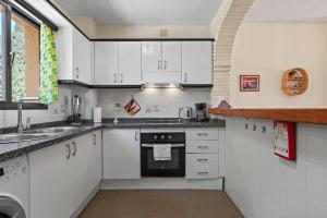 Family apt with pool by Costarentals - Ref 208