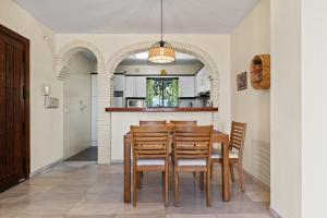 Family apt with pool by Costarentals - Ref 208