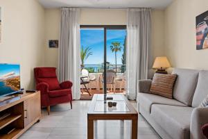 Family apt with pool by Costarentals - Ref 208