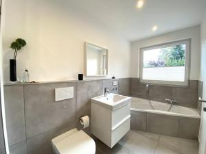 `Achterdeck` moderne & hochwertige Hausscheibe in Sackgassenlage!