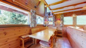 Warm chalet with a nice exterior in Les Marécottes