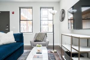 CozySuites Music Row Elegant 1BR w free parking #06