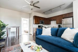 CozySuites Music Row Elegant 1BR w free parking #06