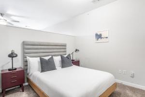 CozySuites MusicRow Astonishing Studio with free parking 52