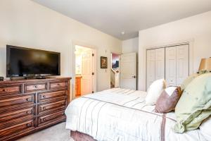 Luxury 3 Bedroom Townhouse Next To Keystone Lake, Free Shuttle, Hot Tub And Sauna
